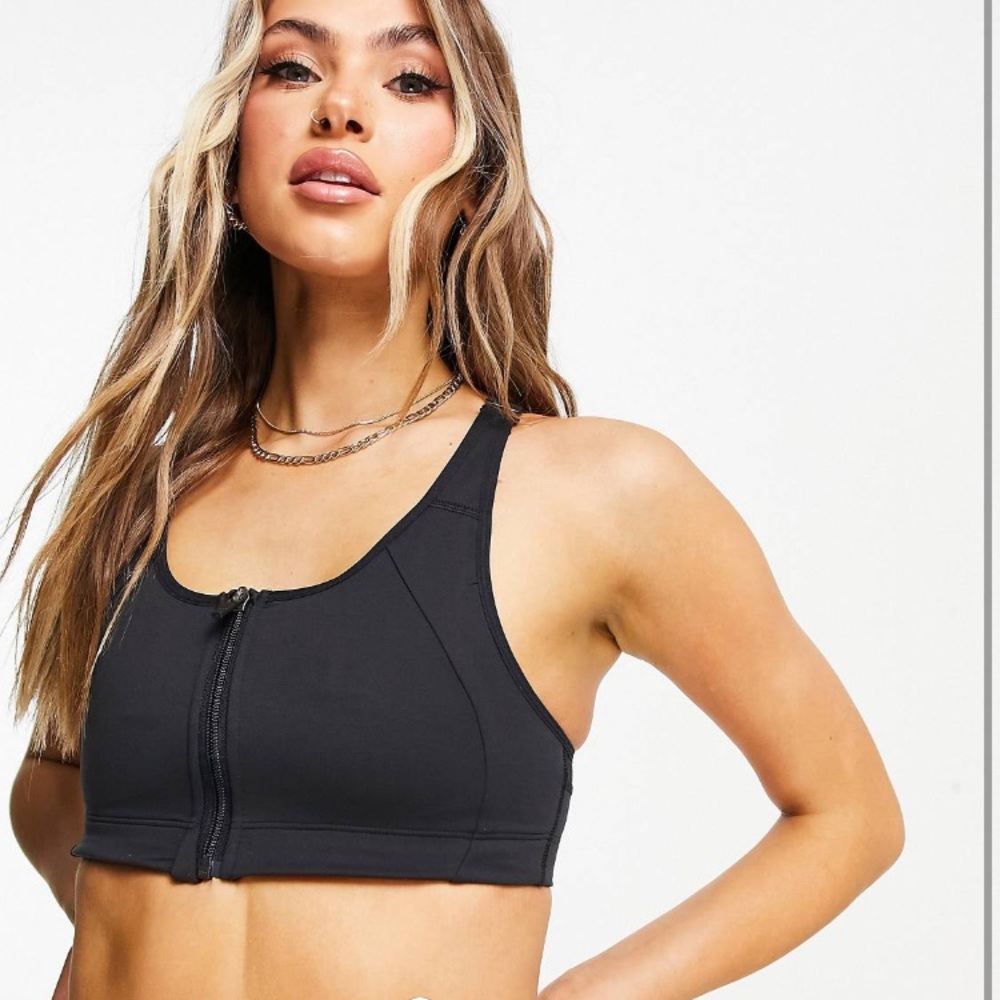 sports bra